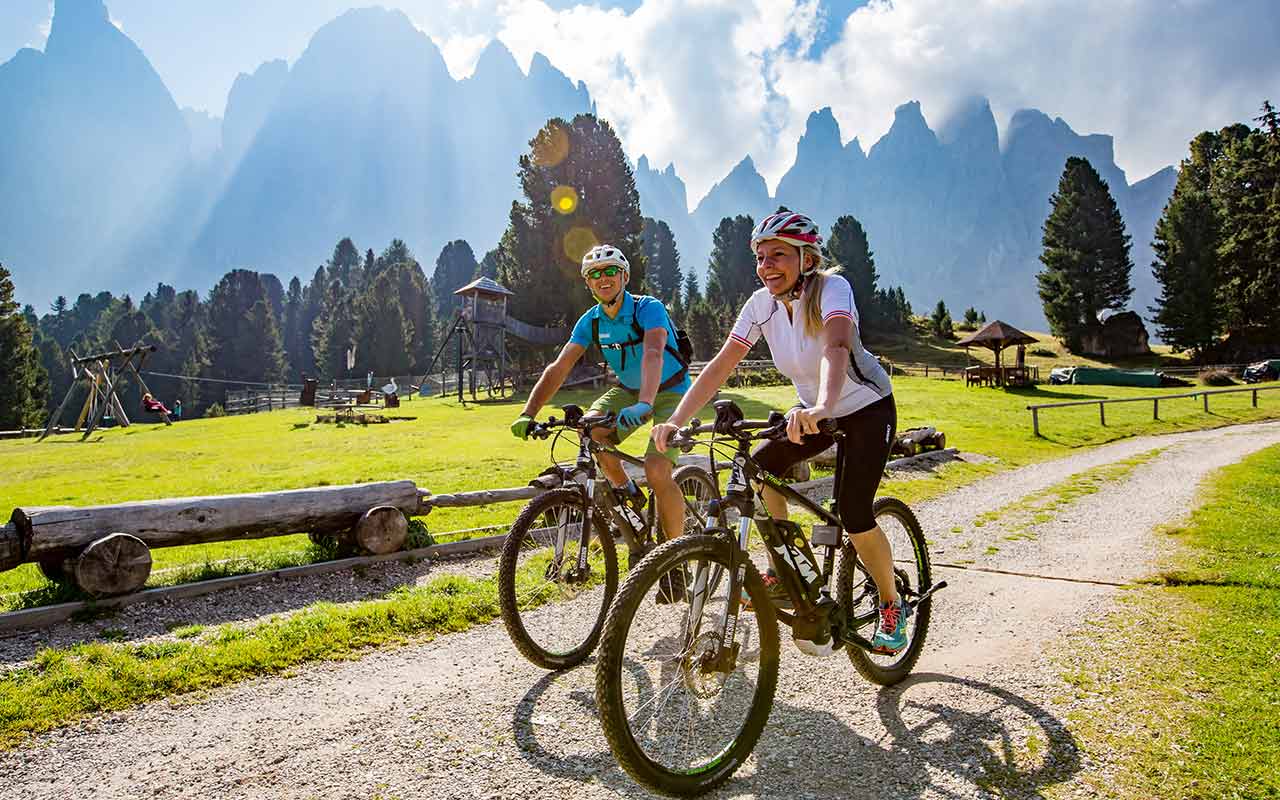 Electric Bike vs Regular Bicycle Which is better? Ebike Singapore EkoLife