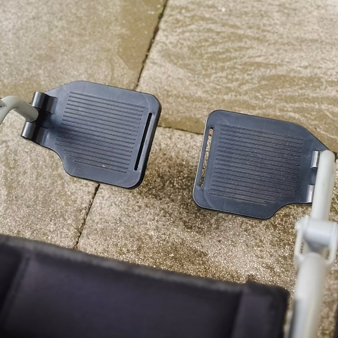 eDegree EW10 Electric Wheelchair showcasing heavy-duty carbon frame and advanced mobility features